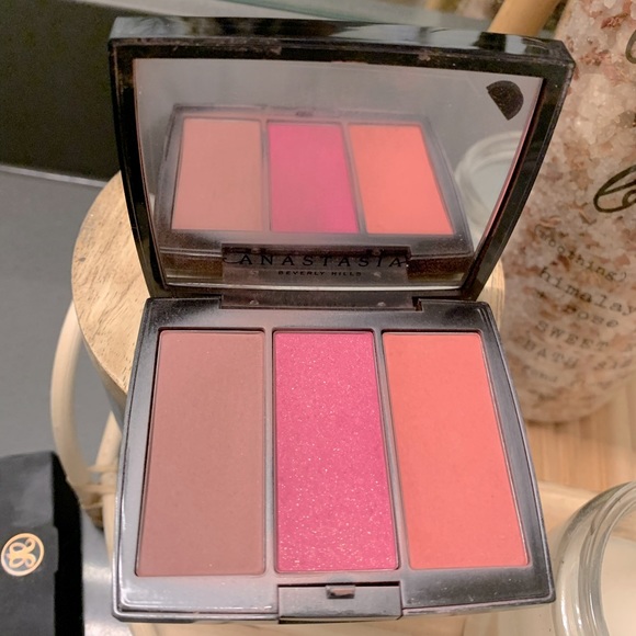 Pool Party Trio Blush with Box 💗 - Picture 6 of 12